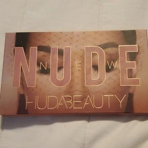 Huda beauty new nude palette